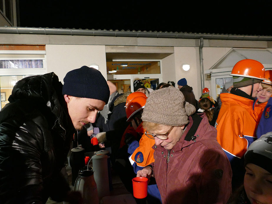 Sankt Martin Laternenumzug durch die Stadt (Foto: Karl-Franz Thiede)